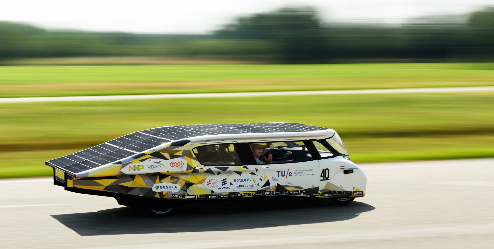Stella Lux : la référence en voiture électrique solaire